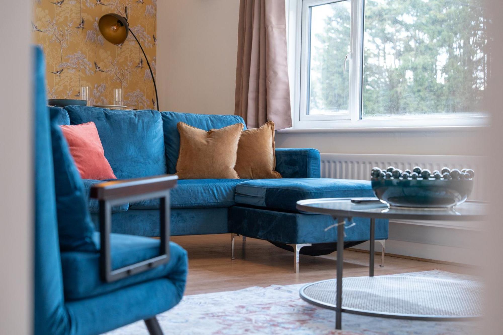 Stylish 4 Bedroom Spacious Retreat With Parking - Sleeps 10 - Families & Contractors Canterbury Buitenkant foto