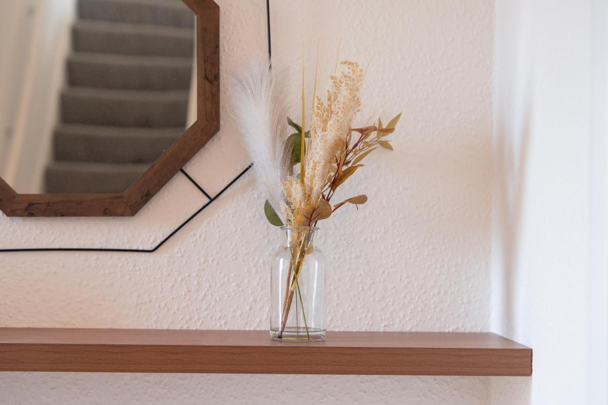 Stylish 4 Bedroom Spacious Retreat With Parking - Sleeps 10 - Families & Contractors Canterbury Buitenkant foto