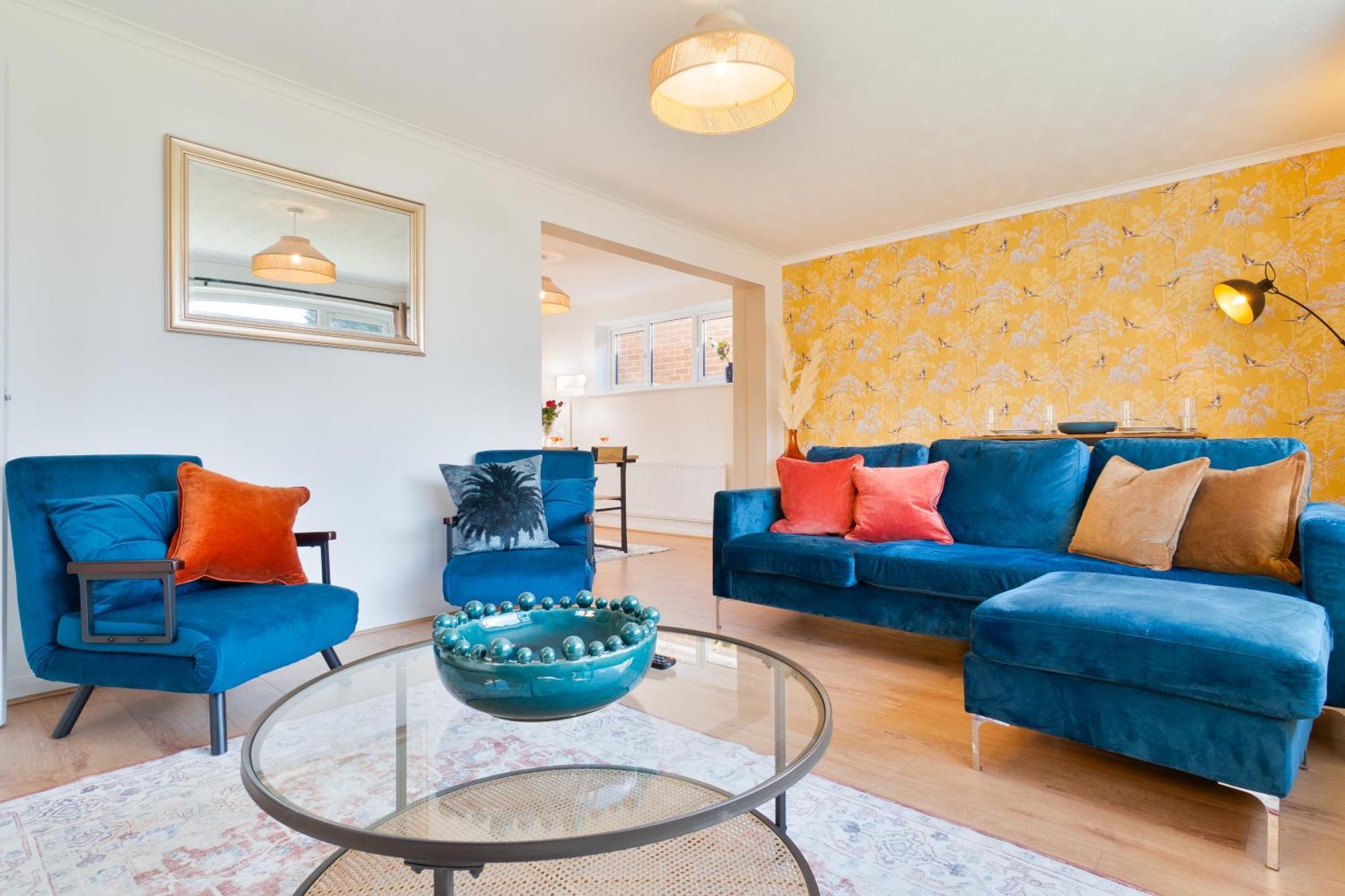 Stylish 4 Bedroom Spacious Retreat With Parking - Sleeps 10 - Families & Contractors Canterbury Buitenkant foto