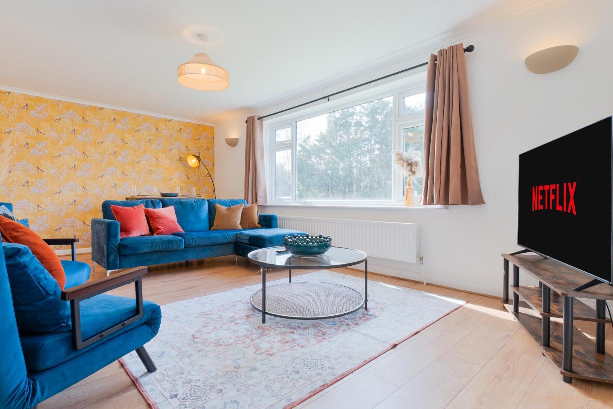 Stylish 4 Bedroom Spacious Retreat With Parking - Sleeps 10 - Families & Contractors Canterbury Buitenkant foto
