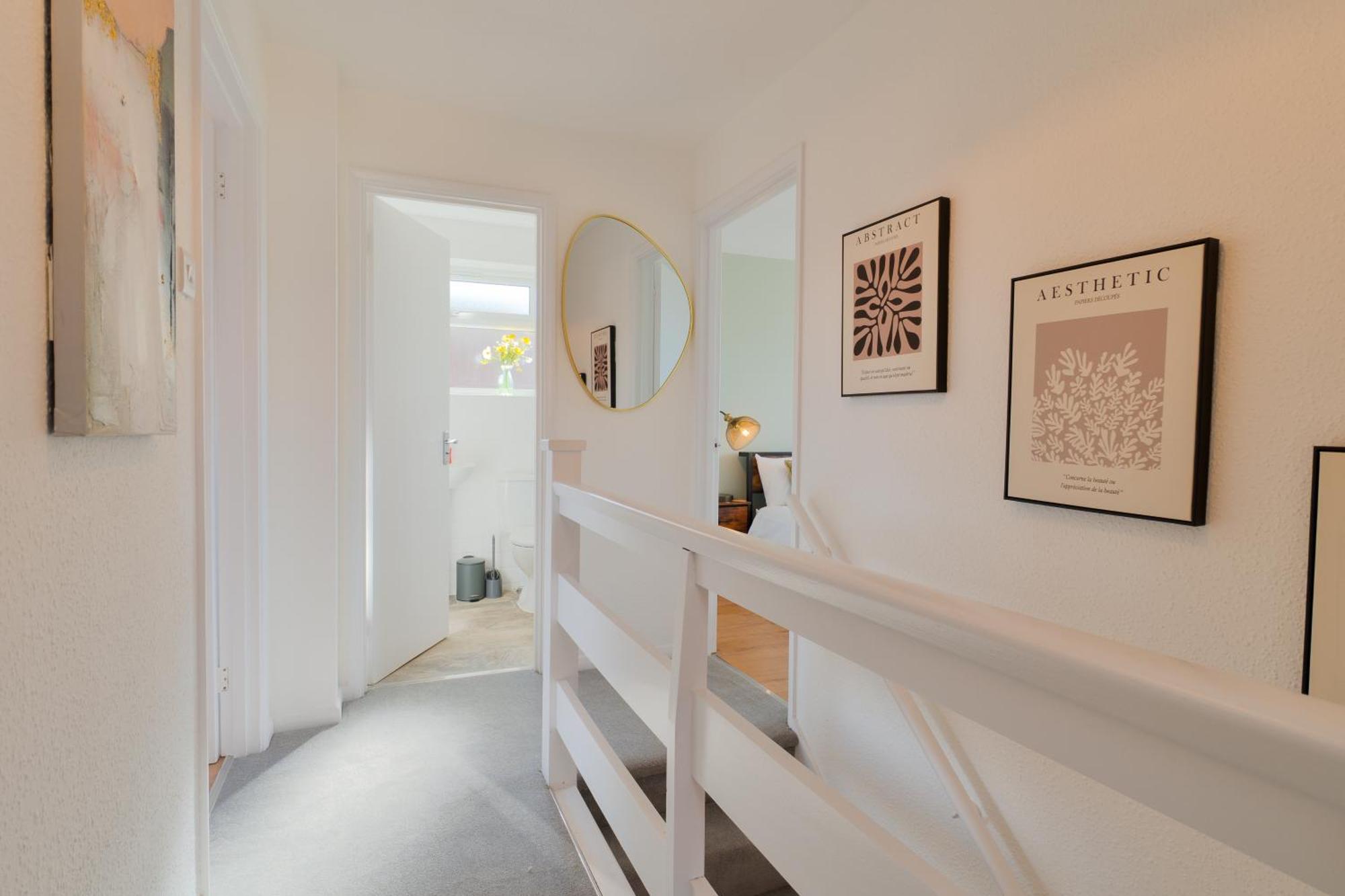 Stylish 4 Bedroom Spacious Retreat With Parking - Sleeps 10 - Families & Contractors Canterbury Buitenkant foto