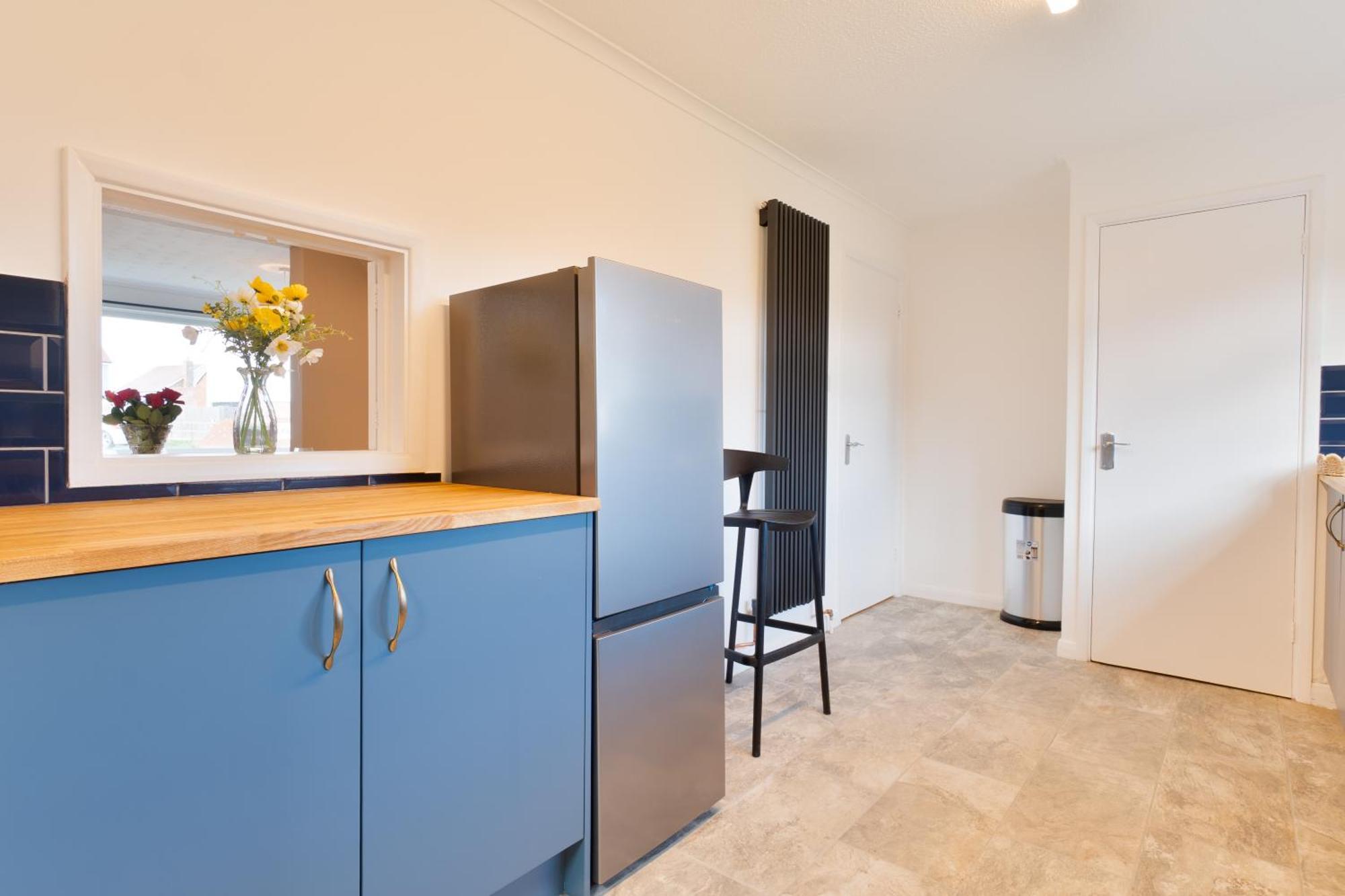 Stylish 4 Bedroom Spacious Retreat With Parking - Sleeps 10 - Families & Contractors Canterbury Buitenkant foto